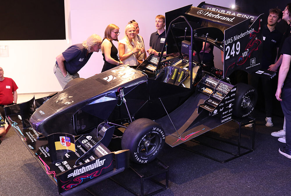 HSNR Racing-Team stellt neuen Rennwagen „RS-25e“ vor